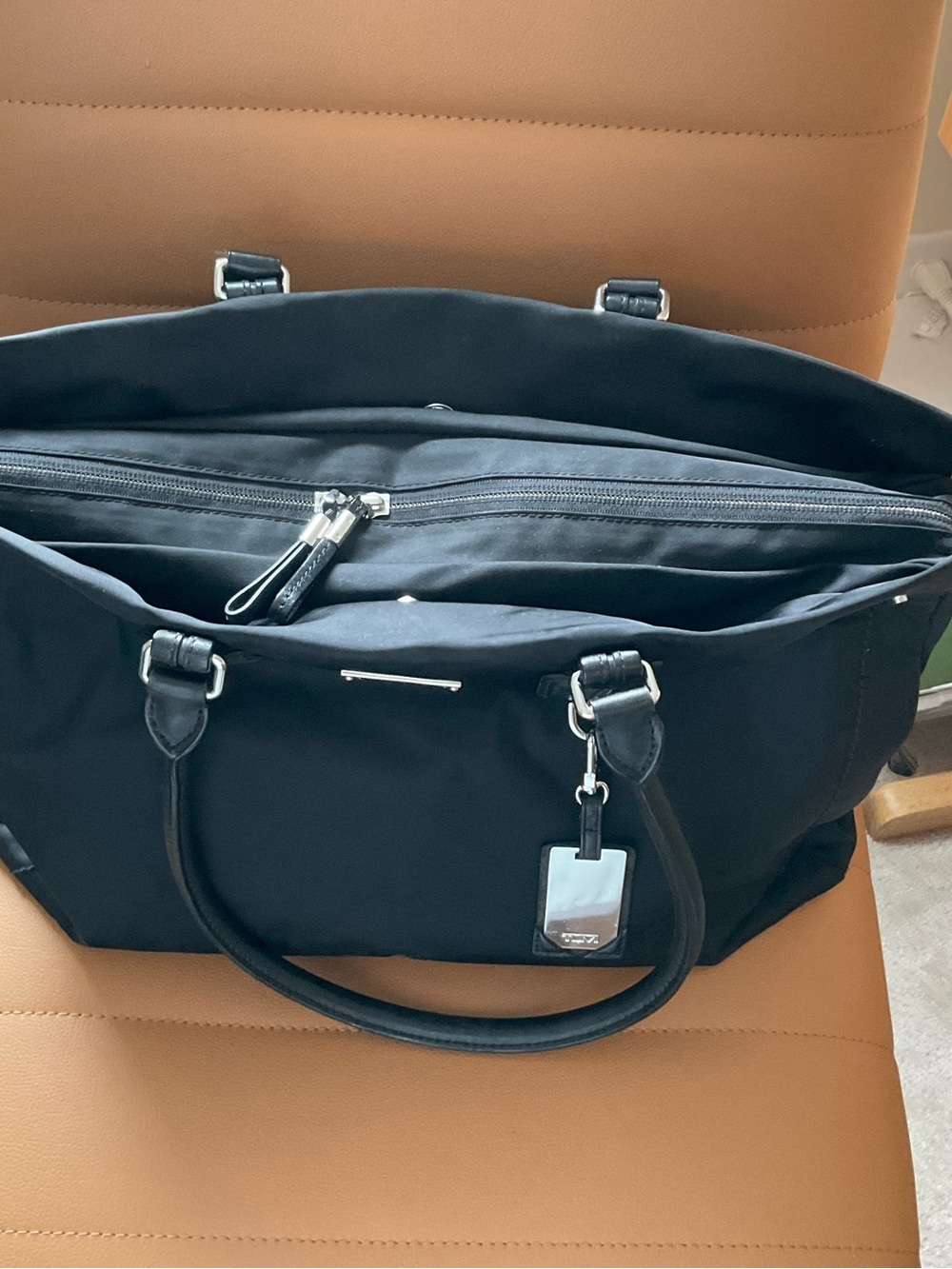 Tumi Black Nylon Tote with Leather Handles and Tag - Picture 6 of 12
